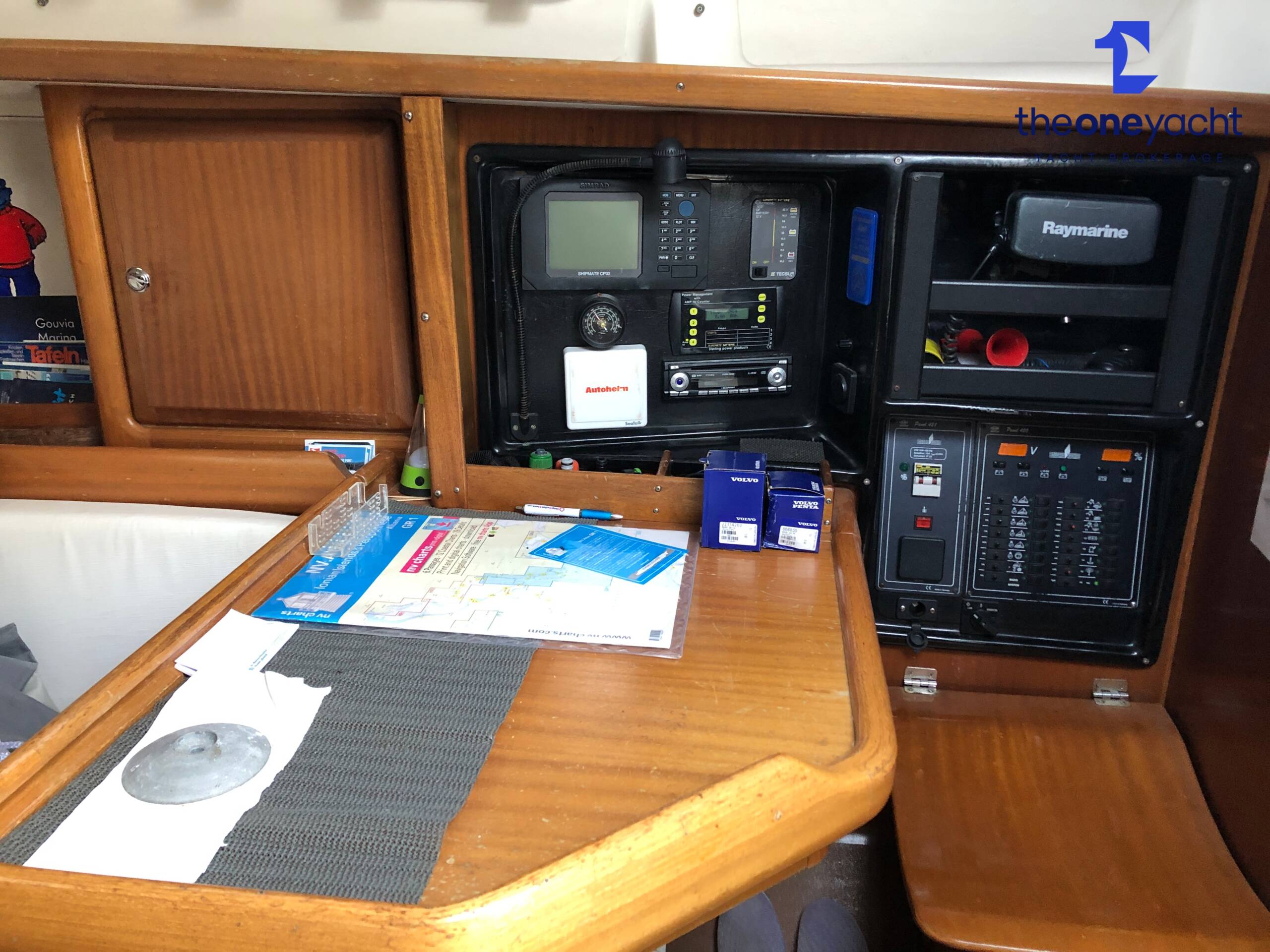 Bavaria 32 Holiday - Image 11