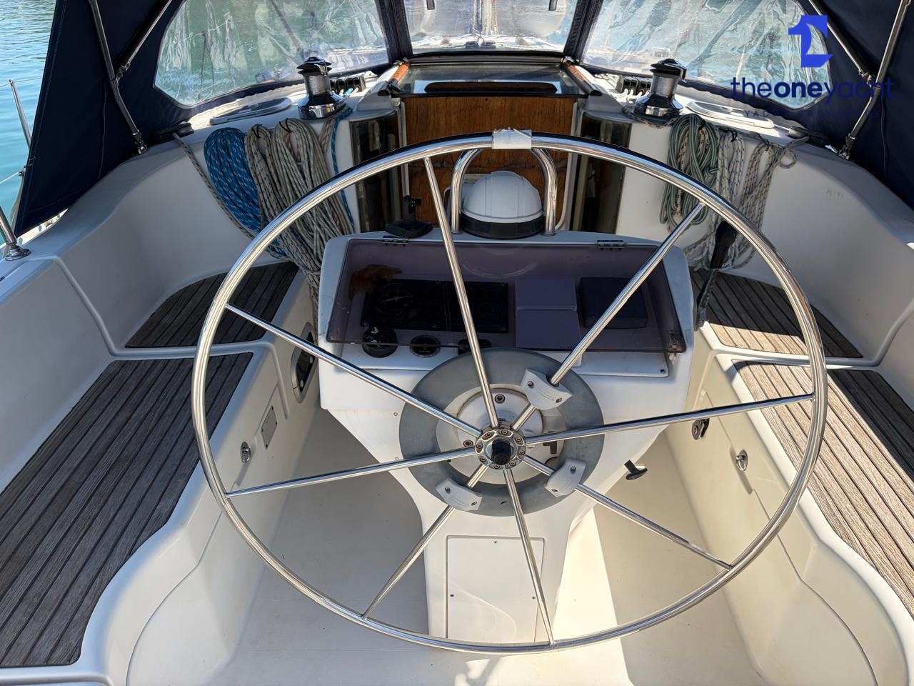 Beneteau Oceanis 351 - Image 7
