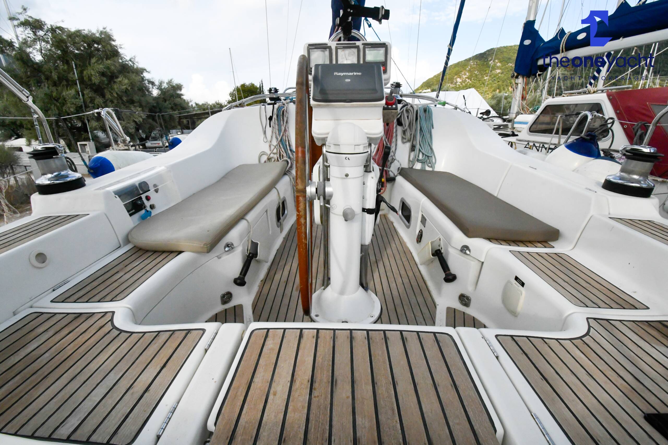 Beneteau Oceanis Clipper 393 - Image 10
