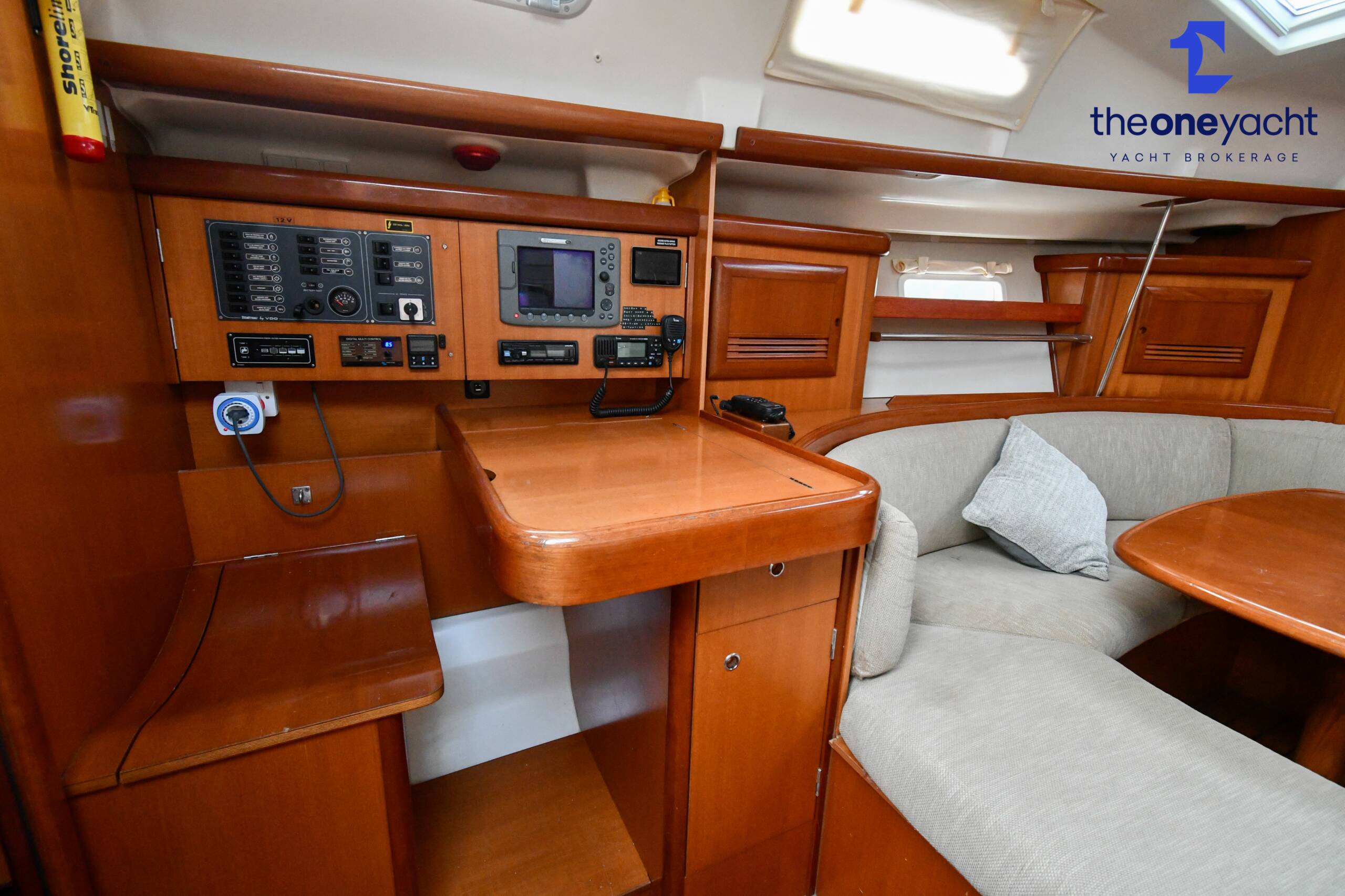 Beneteau Oceanis Clipper 393 - Image 53